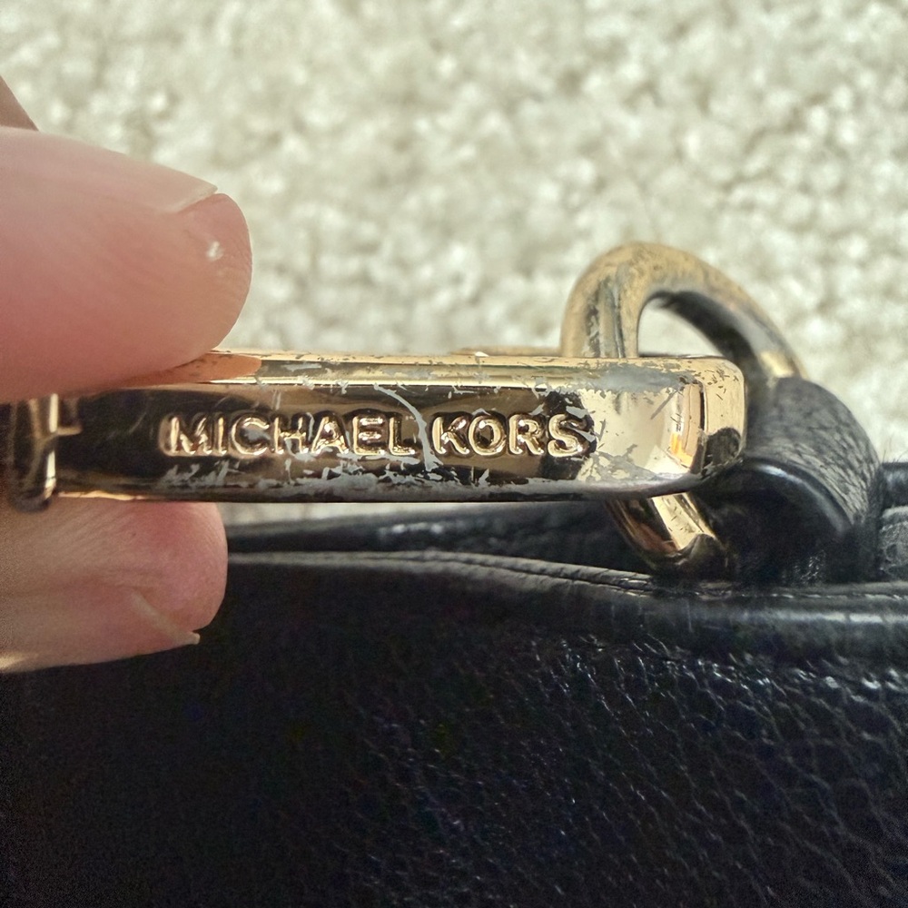 Michael Kors Berkeley Black Leather Shoulder Bag - Picture 9 of 10